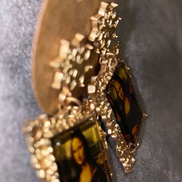 Mona Lisa Gold Framed Pierced Earrings Absolute Incredibly Beautiful!!! - Picture 3 of 5